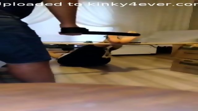 Ayak Tabanlarına Falaka Yiyen Türk Kadınla fetiş porno Kesiti