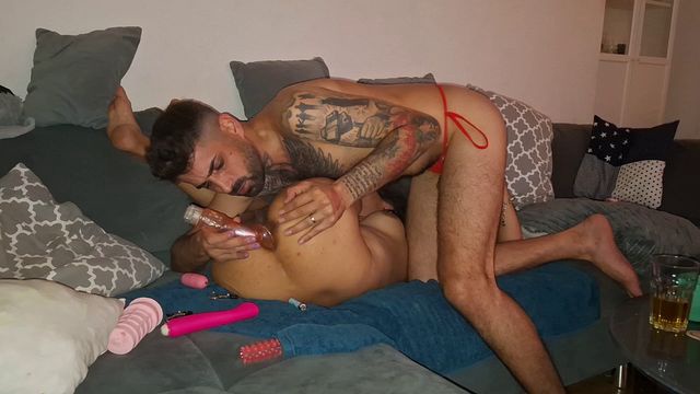 Dövmeli Amatör Kadın ve Partneriyle Amatör Çift Porno Kaydı
