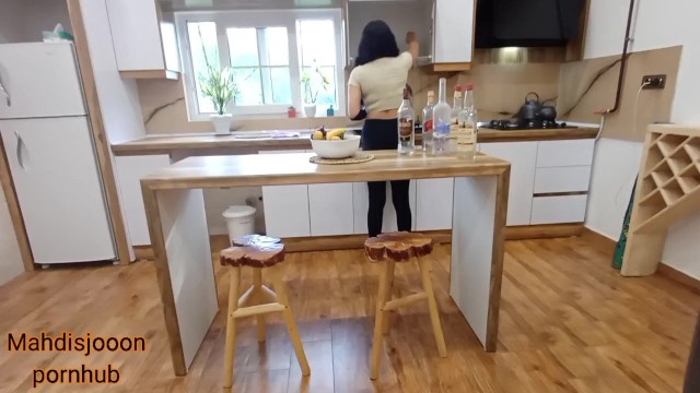 Mutfakta Çekilen Amatör İranlı Porno Sahnesi