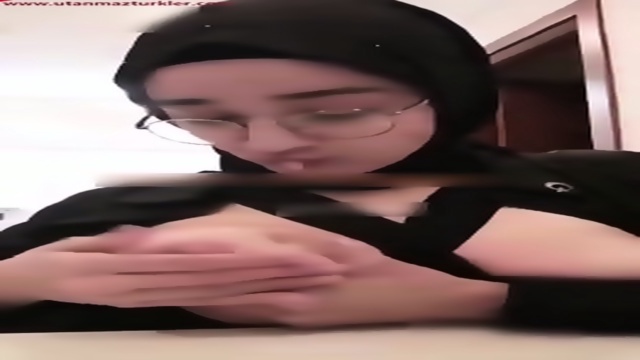 Evde yalnız kalan kadının solo anları, amatör türk porno