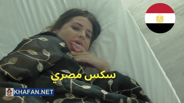 Mısırlı olgun çiftin paylaşım oyunu içeren arap porno sahnesi