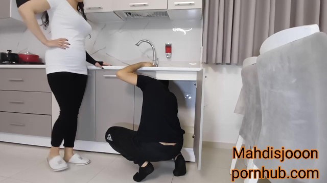 Mutfakta Farsça Konuşmalı İranlı Porno Sahnesi