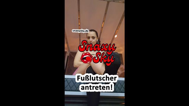 Esmer Alman amatör SnaxySky'den yakın plan ayak sahnesi
