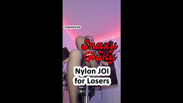 SnaxySky ile naylon çoraplı topuklu ayak talimatları