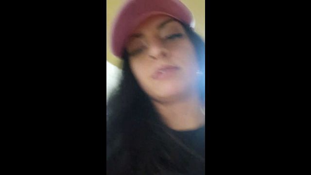 Taytlı çoraplı kombin tanıtımıyla ayak ve popo fetişi